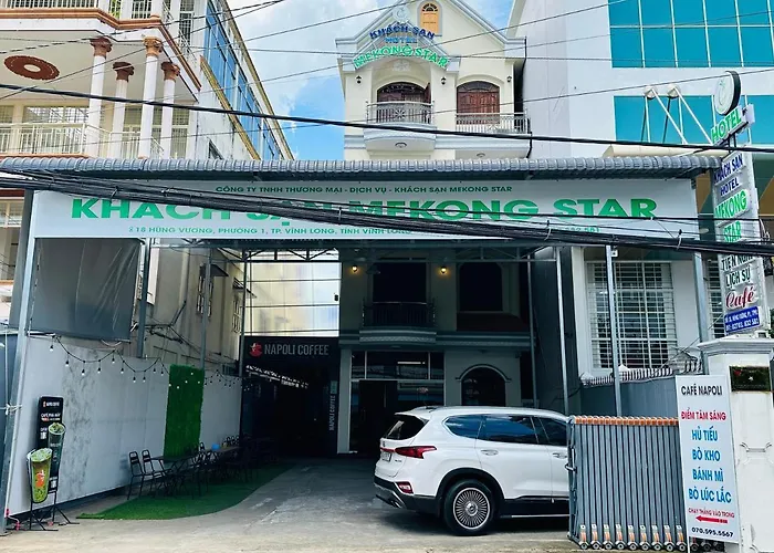 Khách sạn Cây Cầu Đỏ